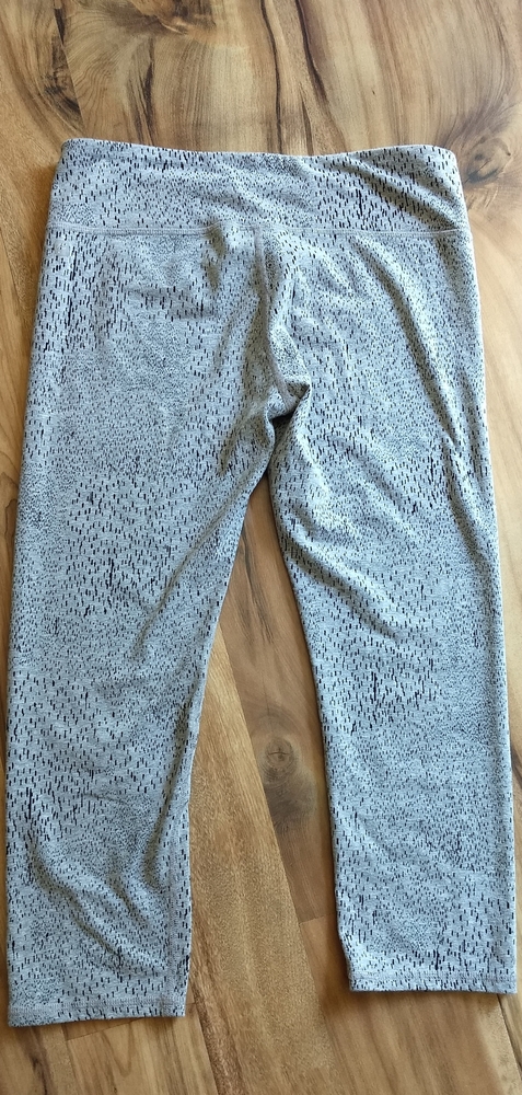 Fabletics Capris - image 2